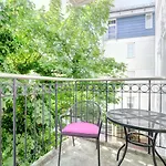 Ogrodowa By Renters Apartment *
