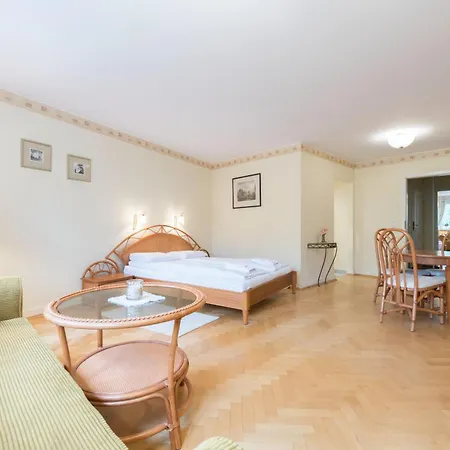 Ogrodowa By Renters Apartment